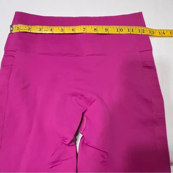 Lululemon Zone In Tight
Raspberry  Size 8 - Picture 4 of 11